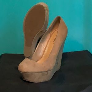 Basic Nude Wedges